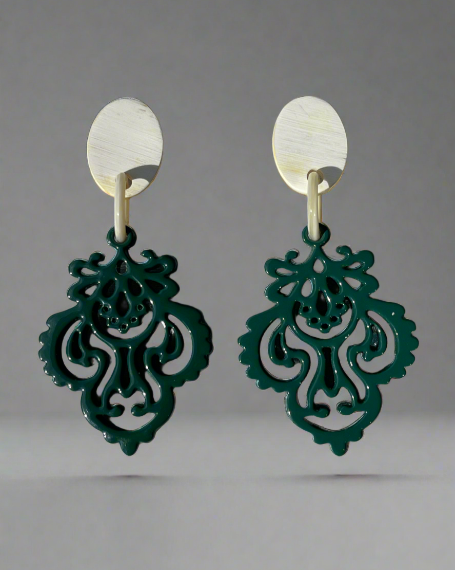 Bông tai sơn mài xanh lá hoạ tiết hoa thị 