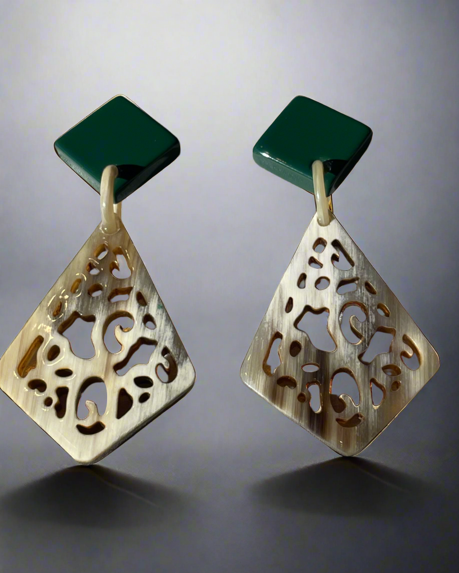 Bông tai sơn mài trổ hoa văn thời trang Hity