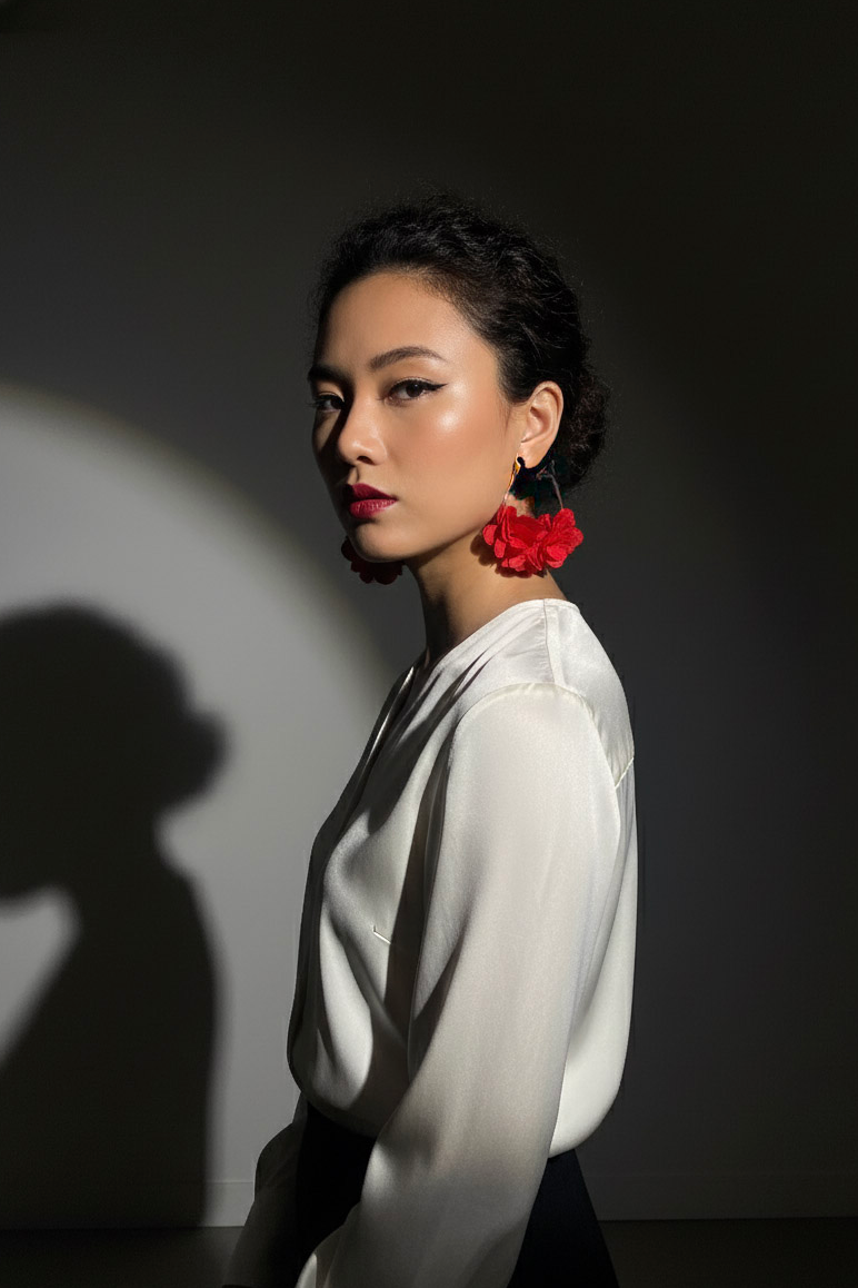 Bông tai tròn đính cánh hoa đỏ thời trang Hity