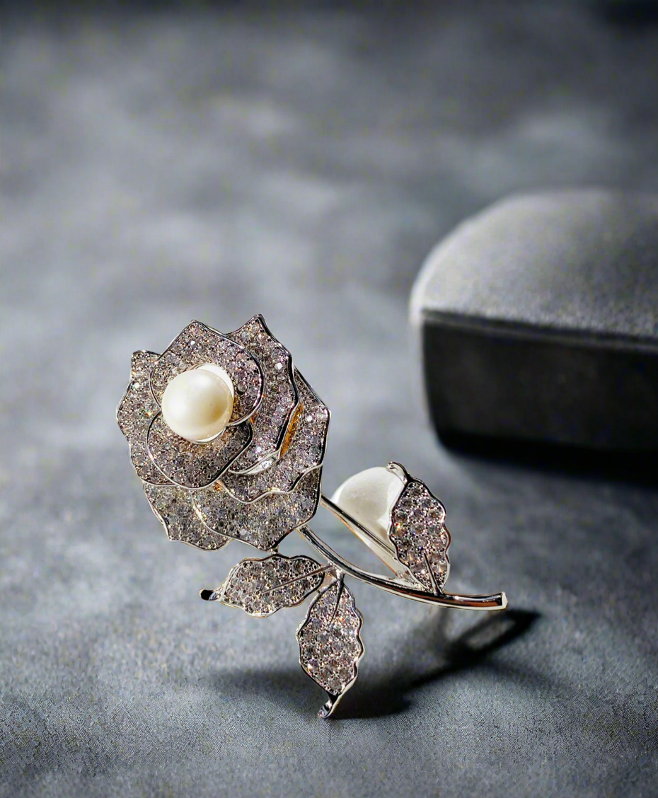 Cài áo hoa hồng nạm pha lê và ngọc trai thời trang Hity