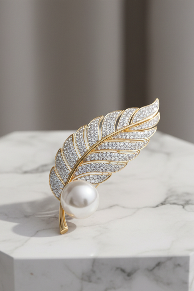 Cài áo lông vũ đính ngọc trai baroque thời trang Hity