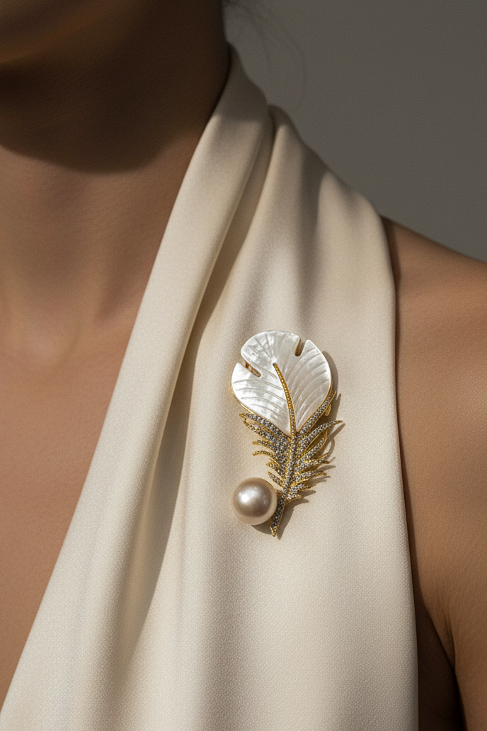 Cài áo xà cừ đính ngọc trai baroque thời trang Hity