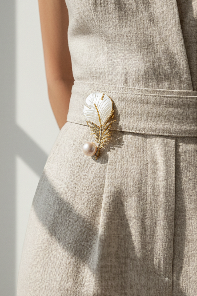 Cài áo xà cừ đính ngọc trai baroque thời trang Hity