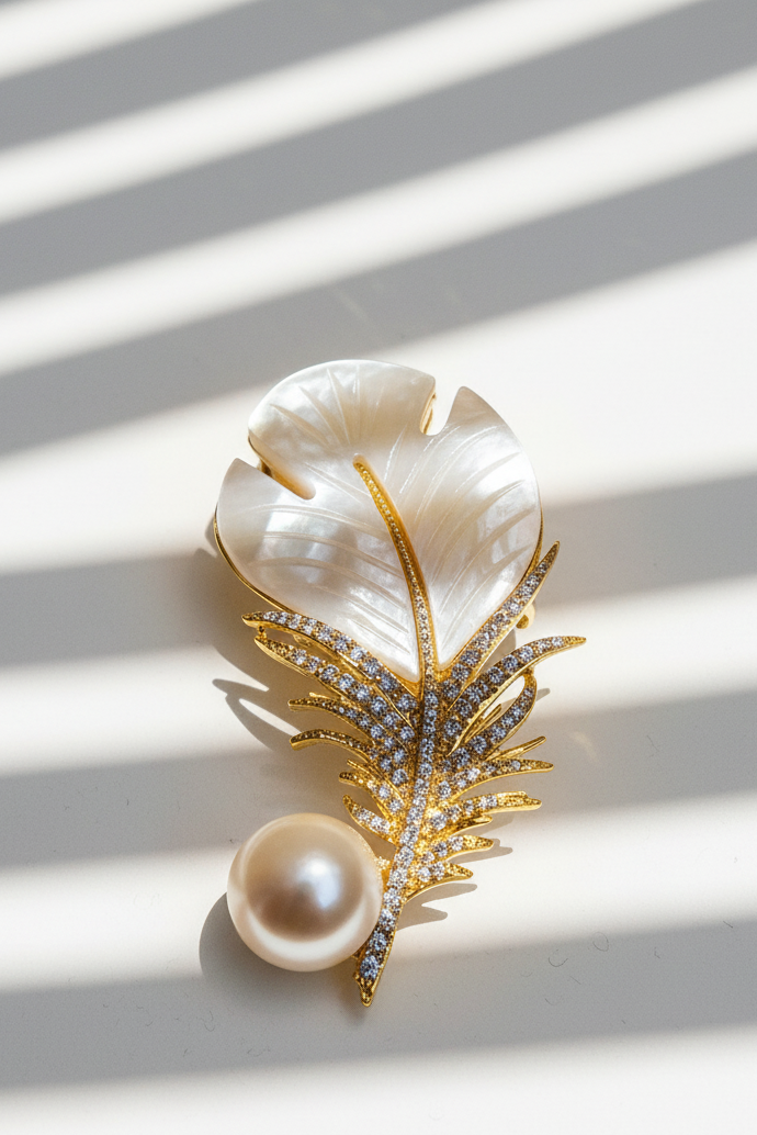 Cài áo xà cừ đính ngọc trai baroque thời trang Hity