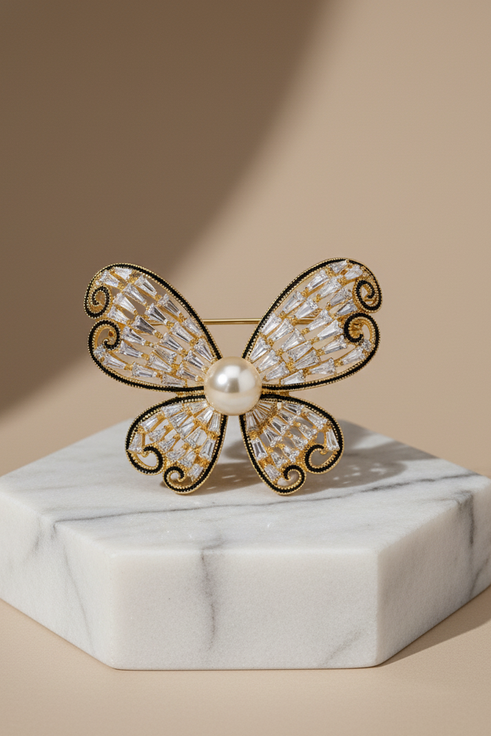Cài áo bướm pha lê đính ngọc trai baroque thời trang Hity