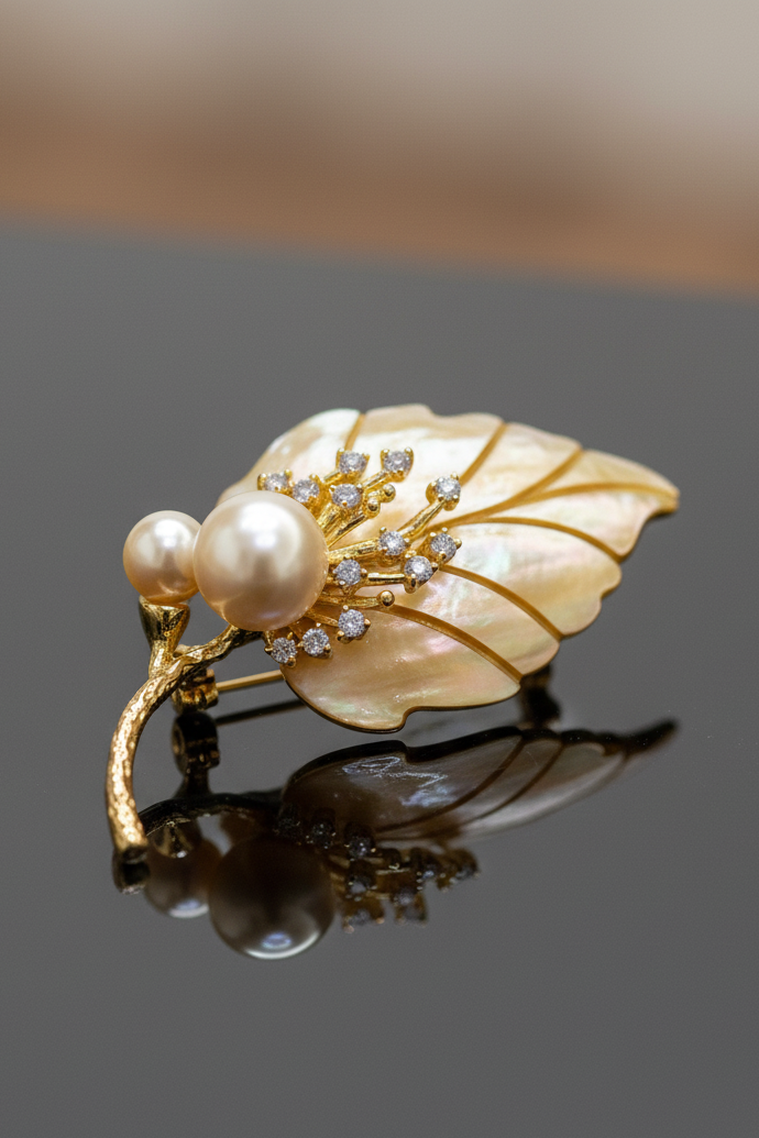 Cài áo chiếc lá xà cừ đính ngọc trai baroque thời trang Hity