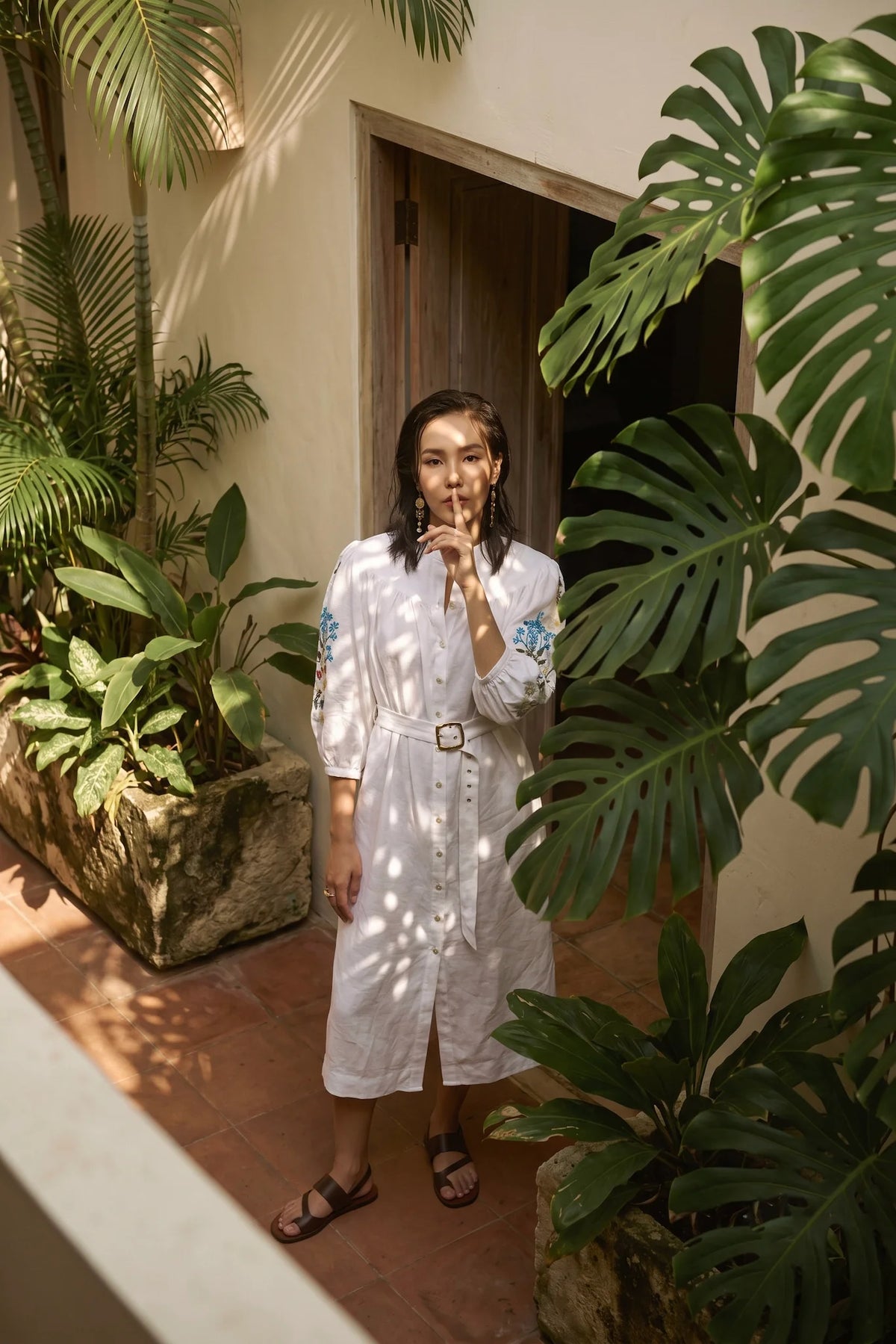Đầm suông linen trắng thêu tay Mơ thời trang Hity