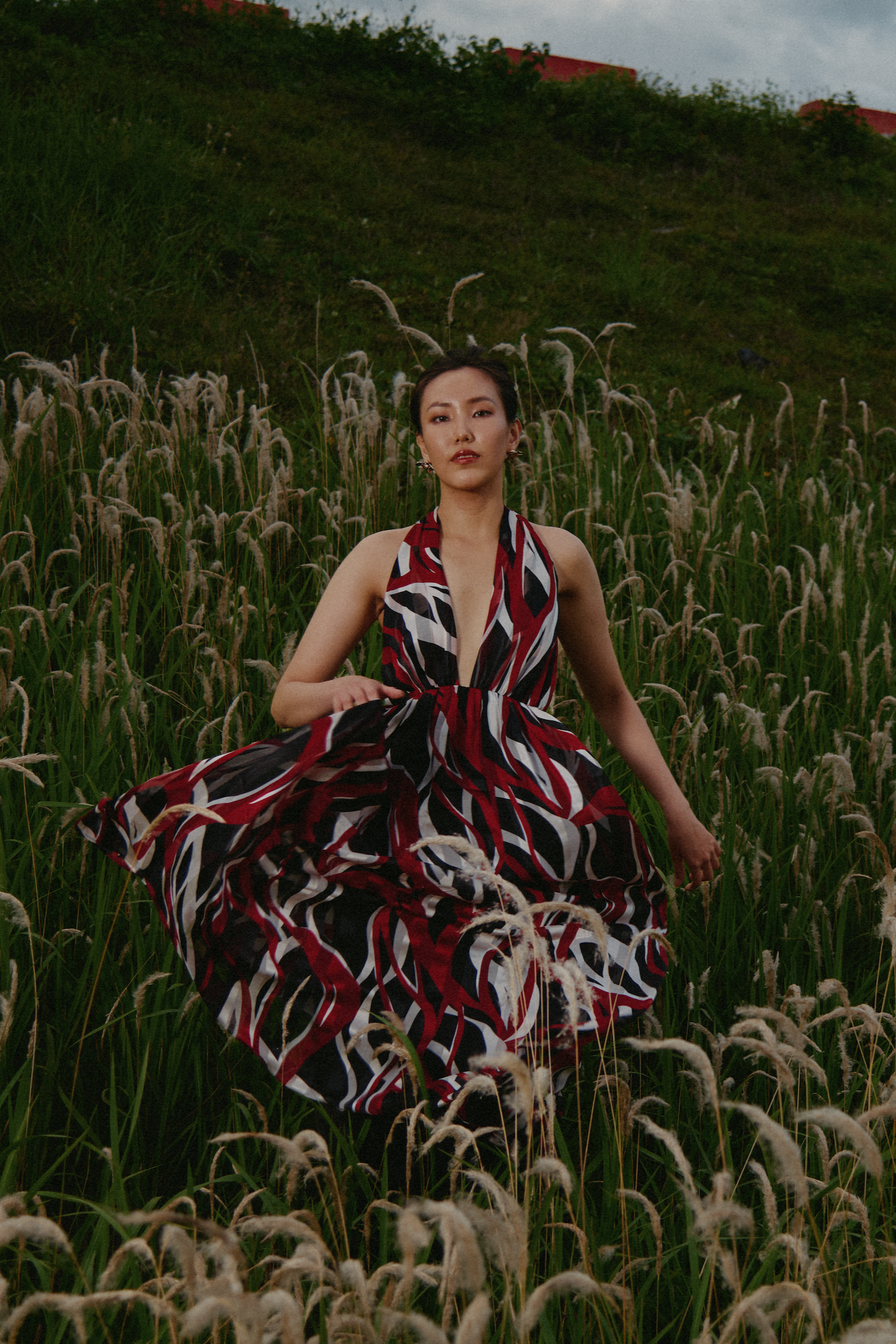 Đầm maxi cổ yếm hở lưng đi tiệc thời trang Hity