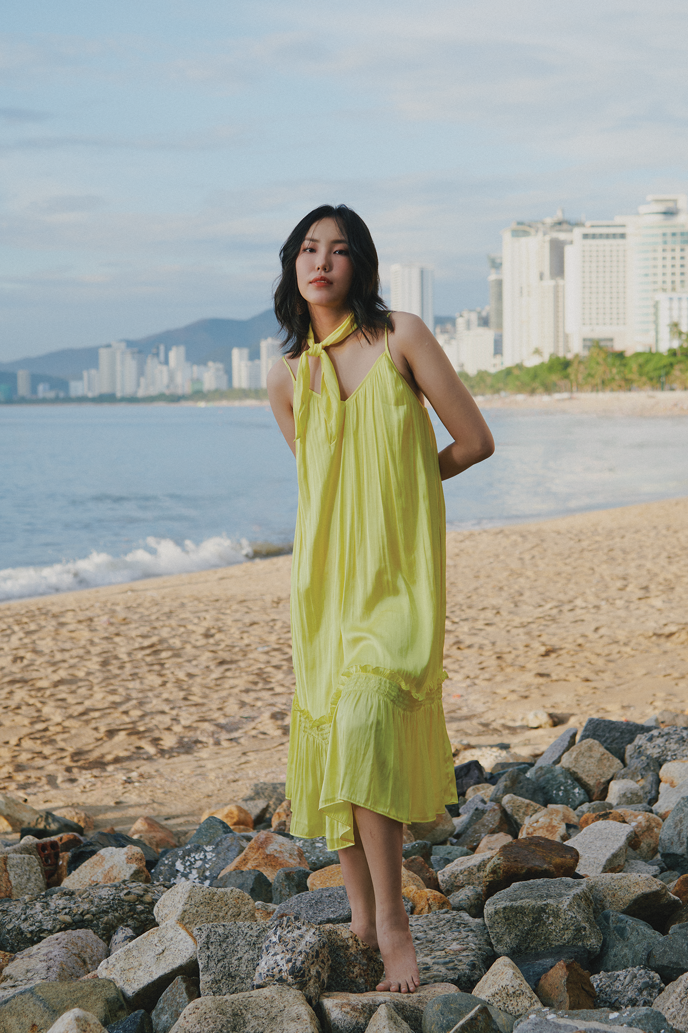 Đầm midi hai dây vàng hướng dương thời trang Hity