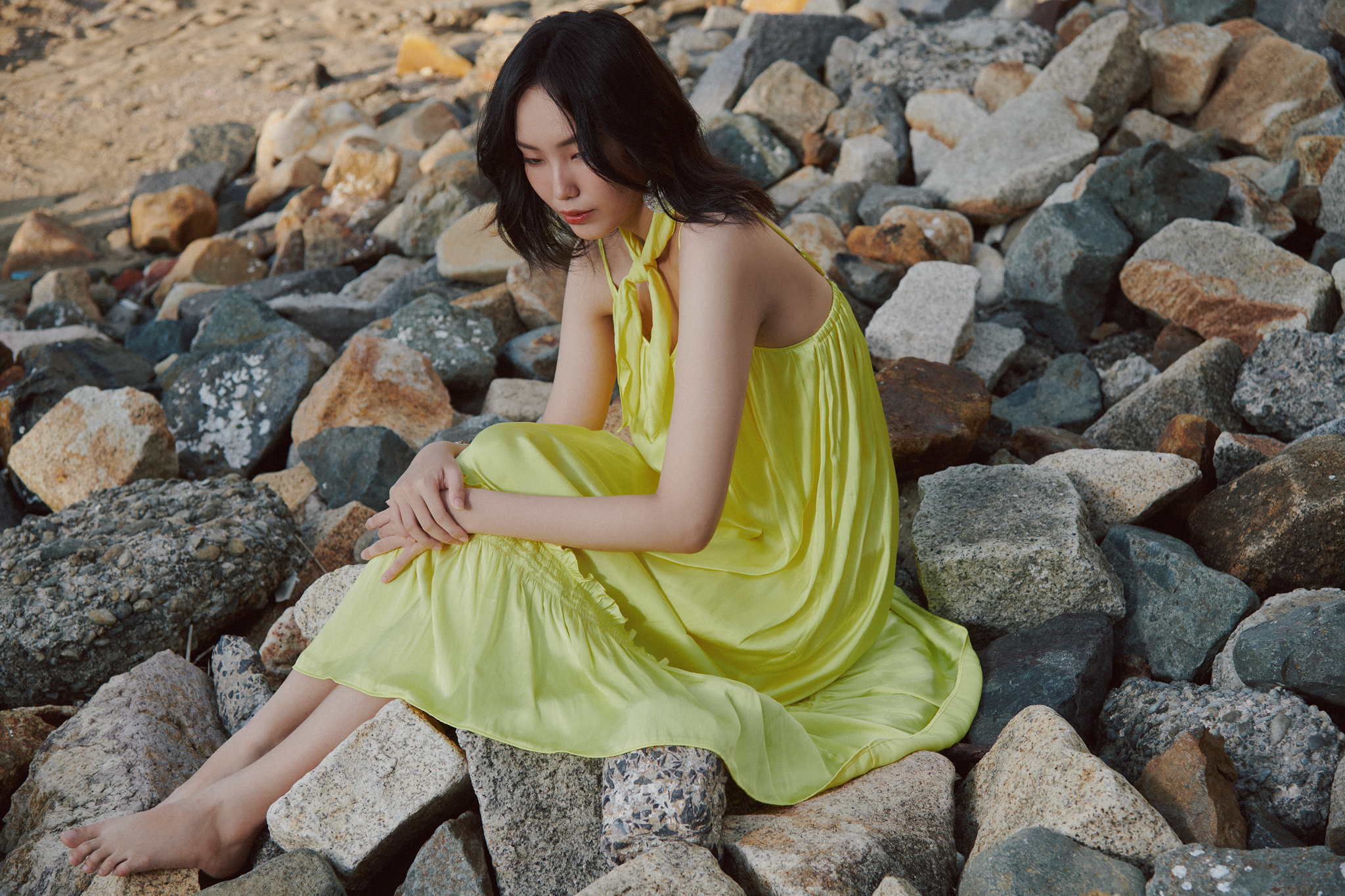 Đầm midi hai dây vàng hướng dương thời trang Hity