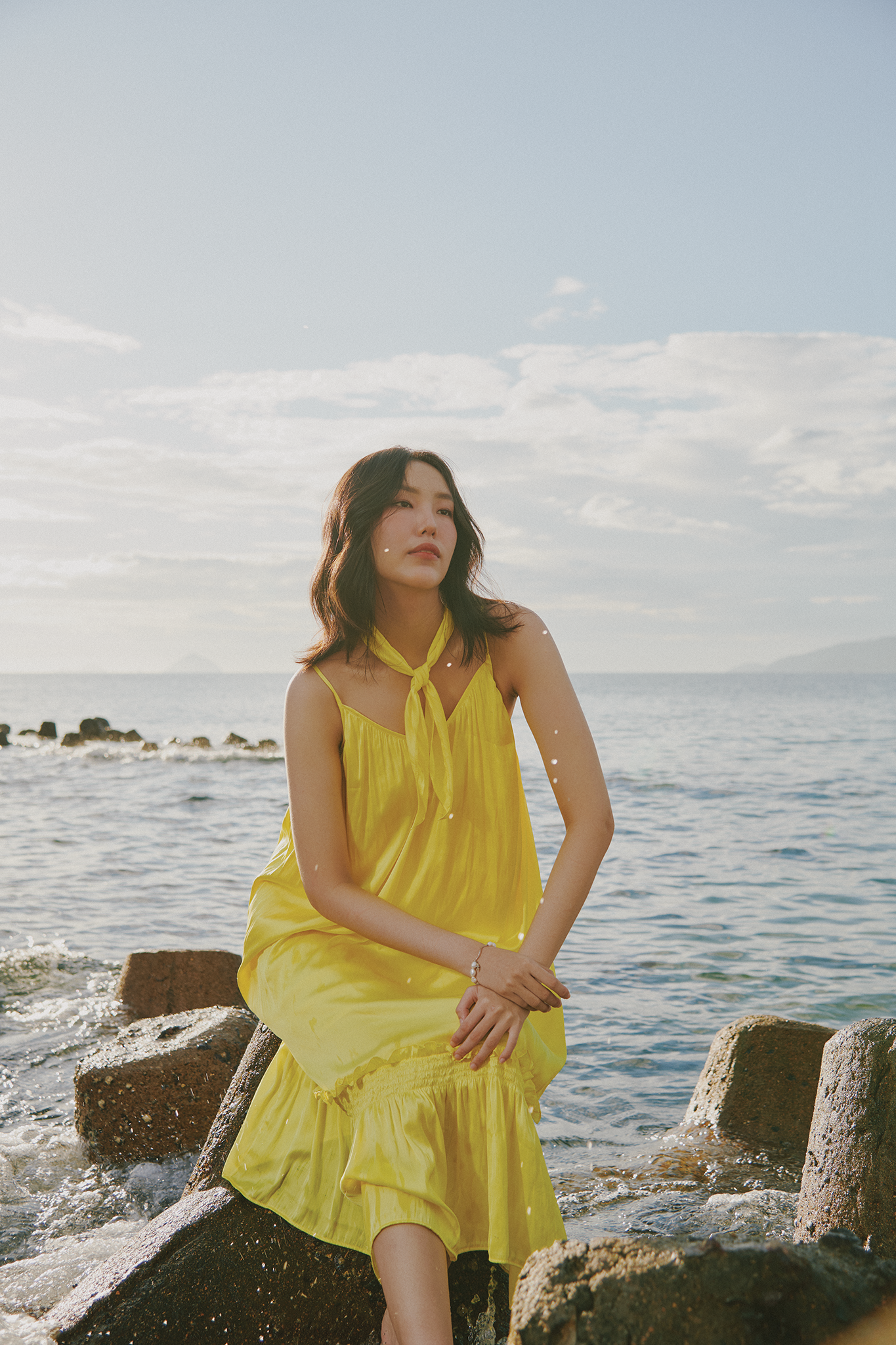 Đầm midi hai dây vàng hướng dương thời trang Hity