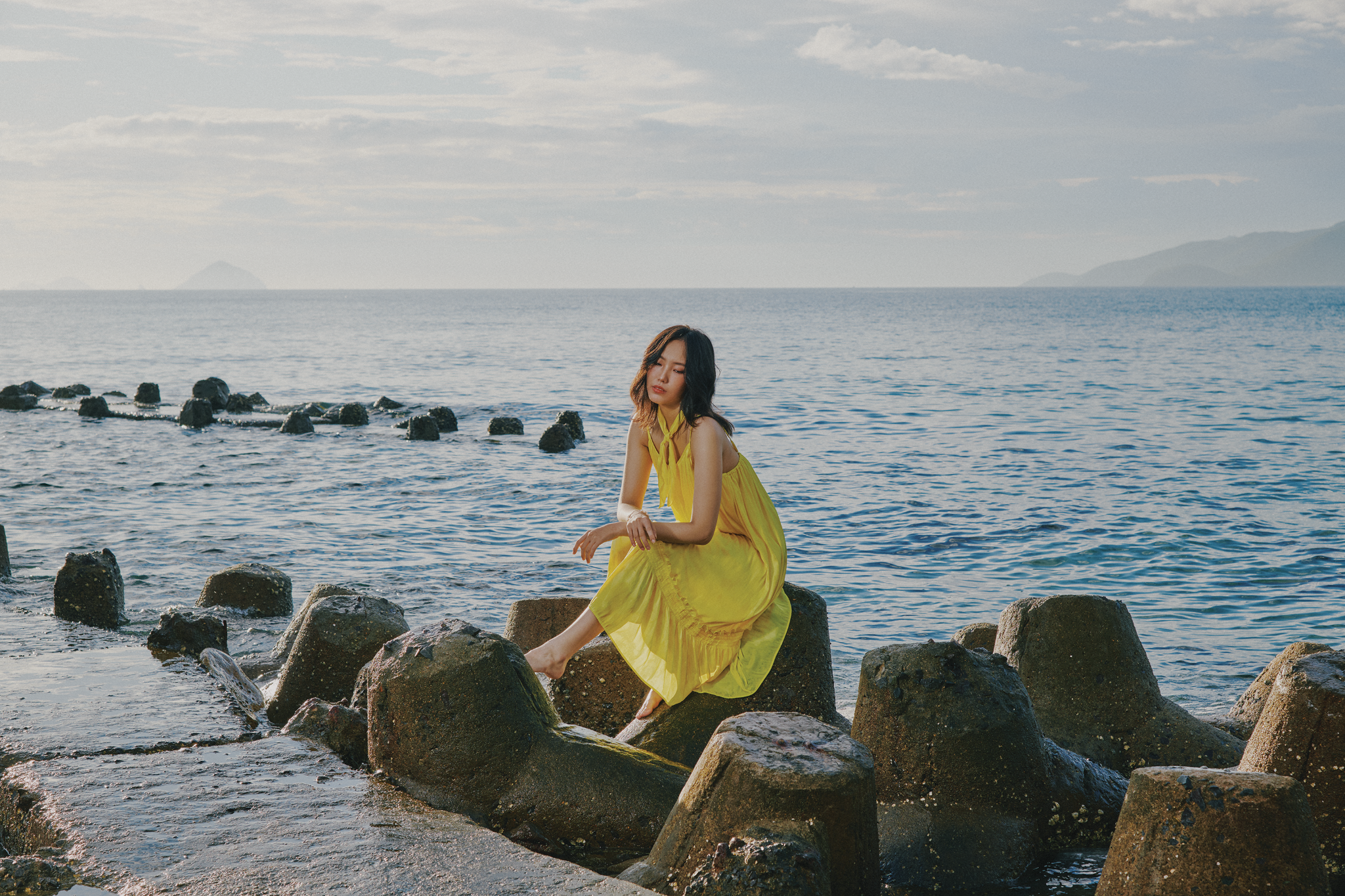 Đầm midi hai dây vàng hướng dương thời trang Hity