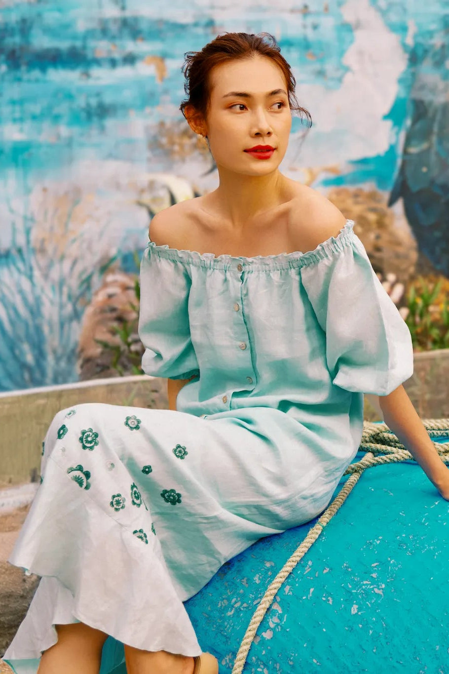 Đầm midi trễ vai linen thêu tay xanh pastel thời trang Hity