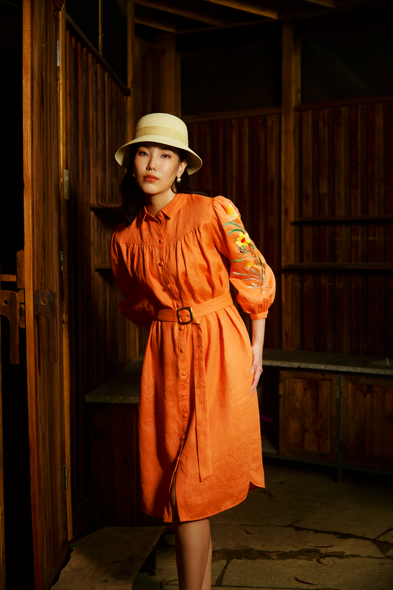 Đầm sơ mi linen cam thêu tay thời trang Hity