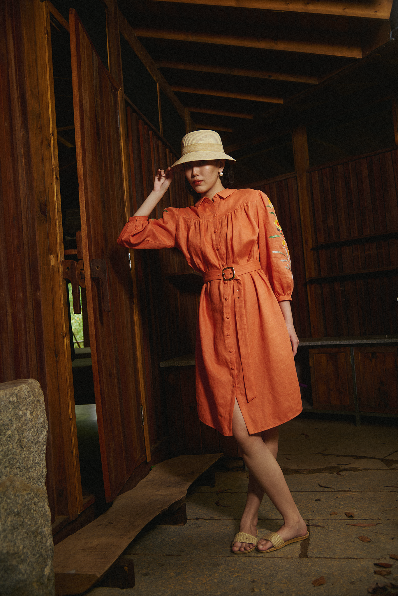 Đầm sơ mi linen cam thêu tay thời trang Hity