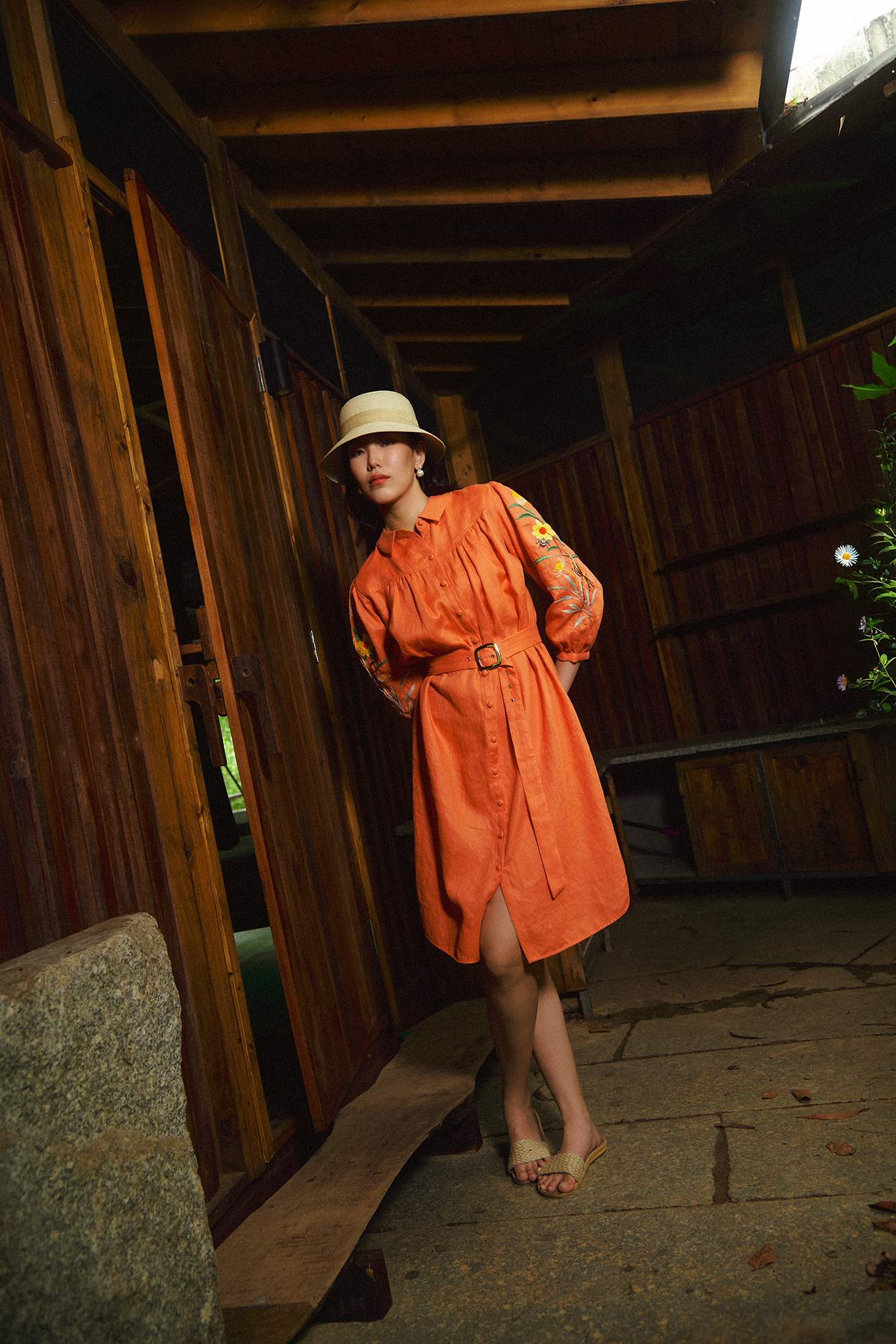 Đầm sơ mi linen cam thêu tay thời trang Hity