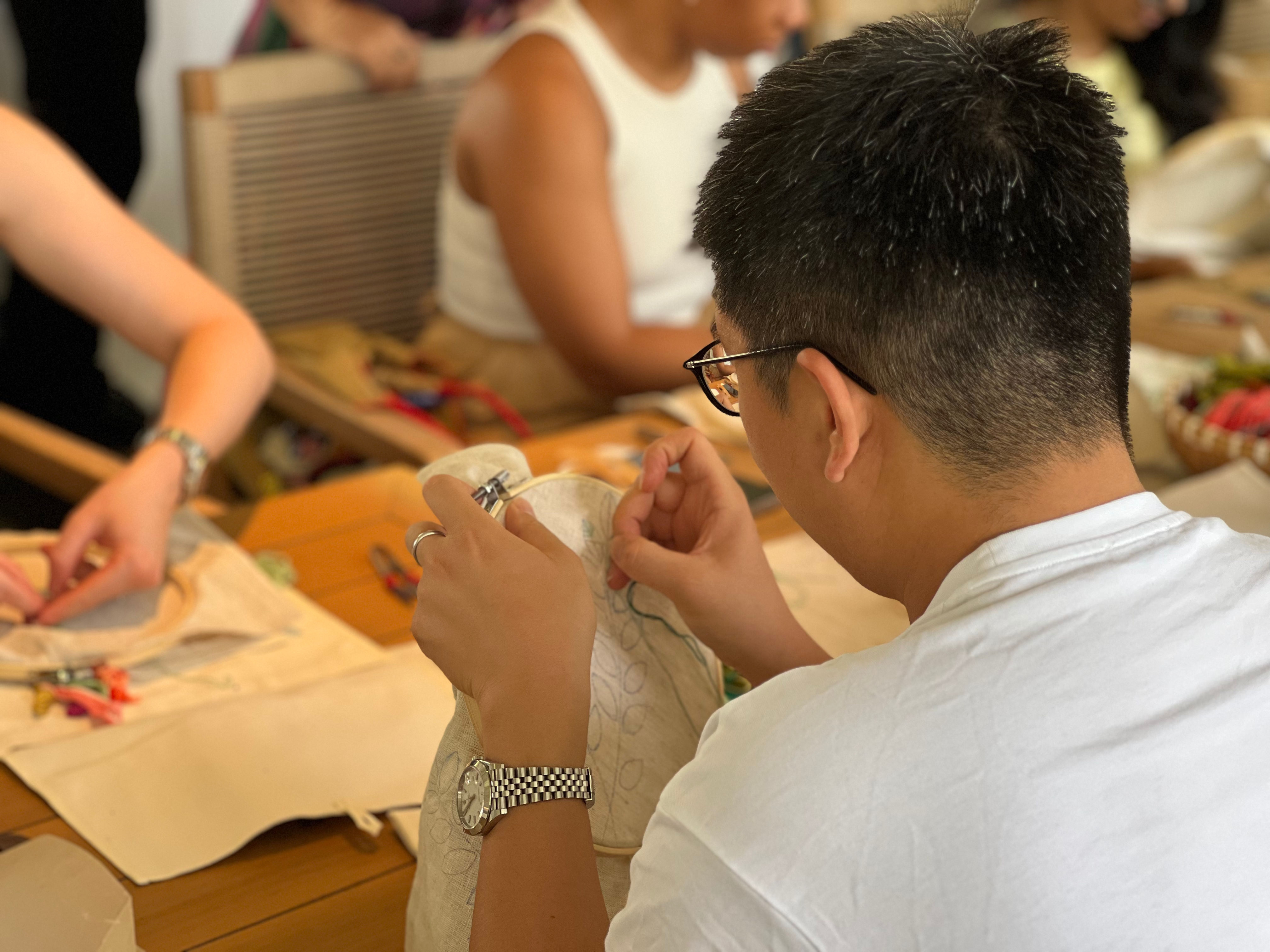 Workshop liệu pháp thêu tay trải nghiệm thêu tay truyền thống thời trang Hity