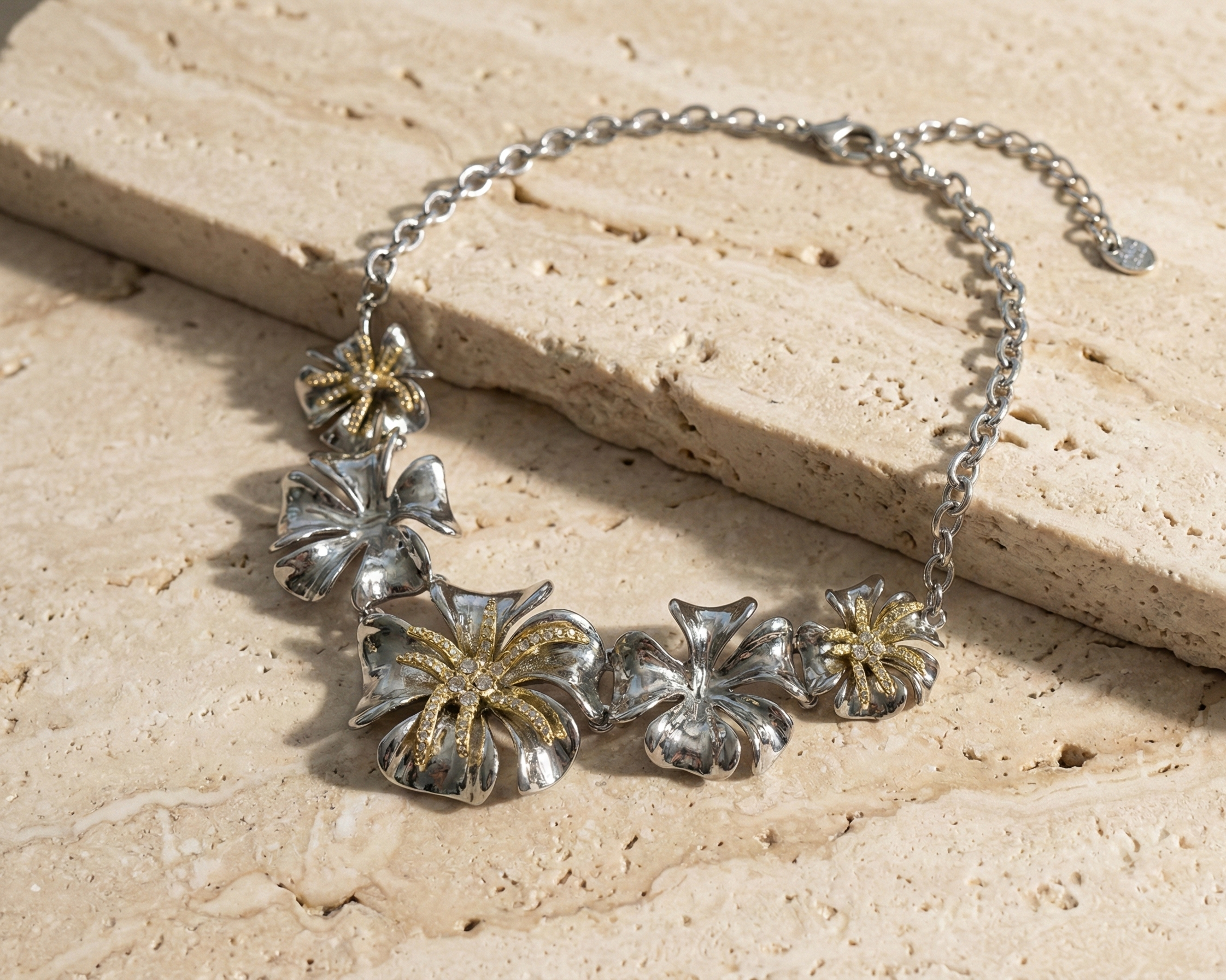 Vòng cổ statement mặt hoa bảng to thời trang Hity