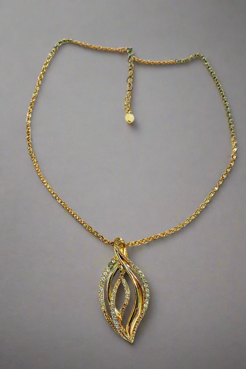 Vòng cổ dáng ngắn mặt chiếc lá thời trang Hity