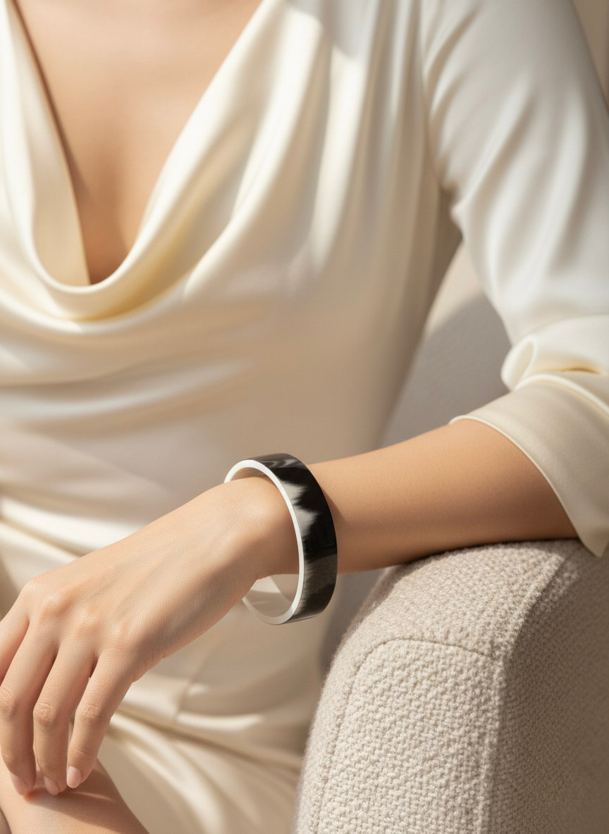 Vòng tay sơn mài thời trang Hity