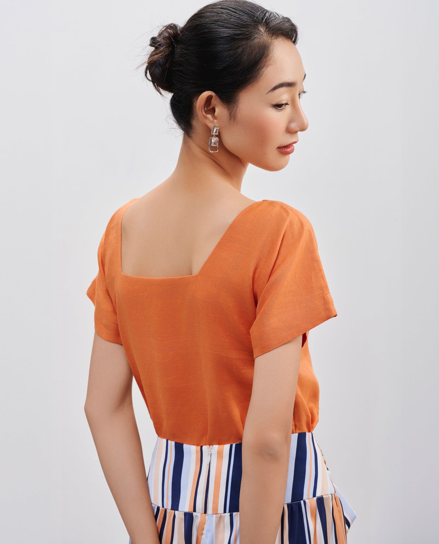 Áo Cổ Tròn Linen Mơ Nghiền TOP210