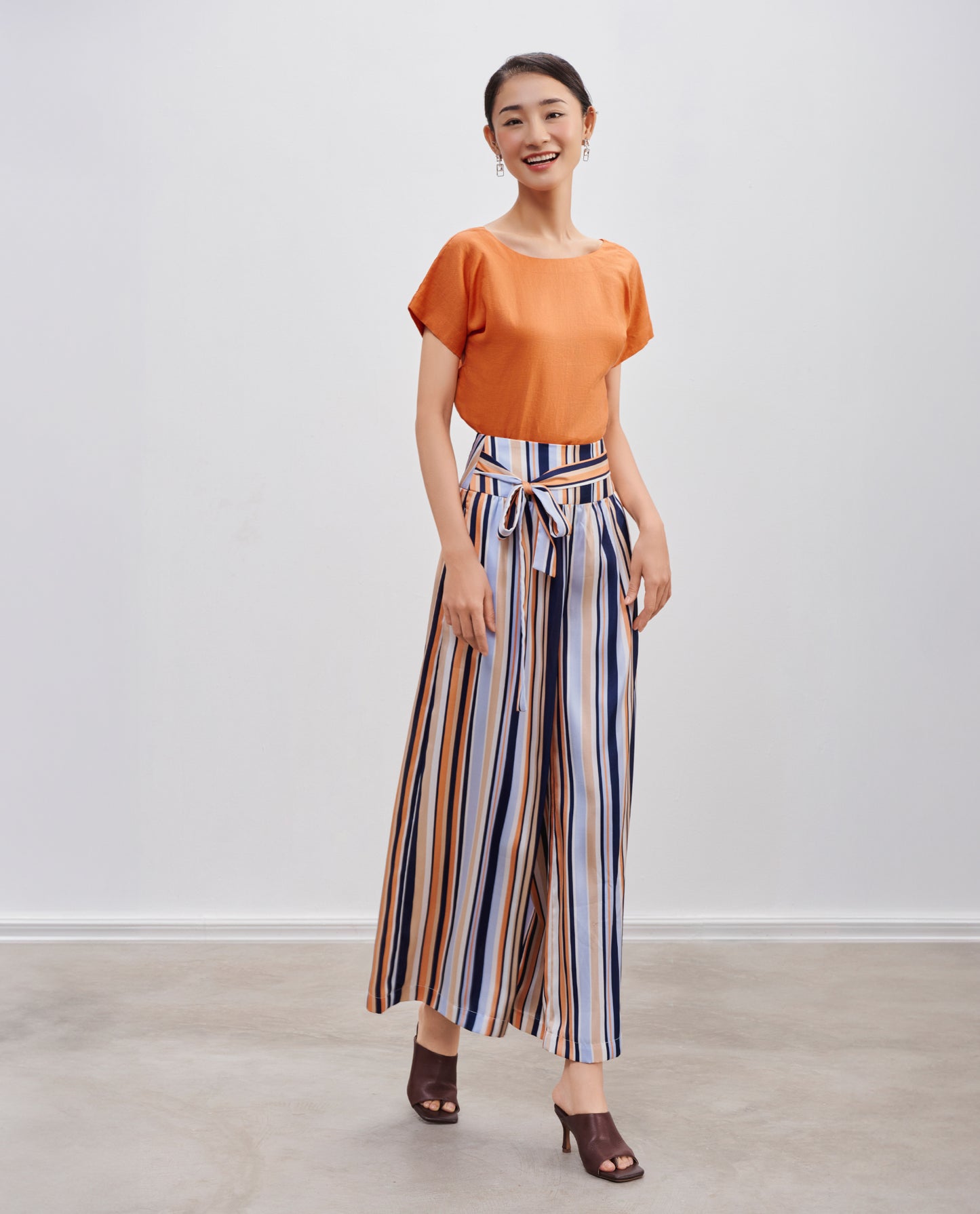 Áo Cổ Tròn Linen Mơ Nghiền TOP210