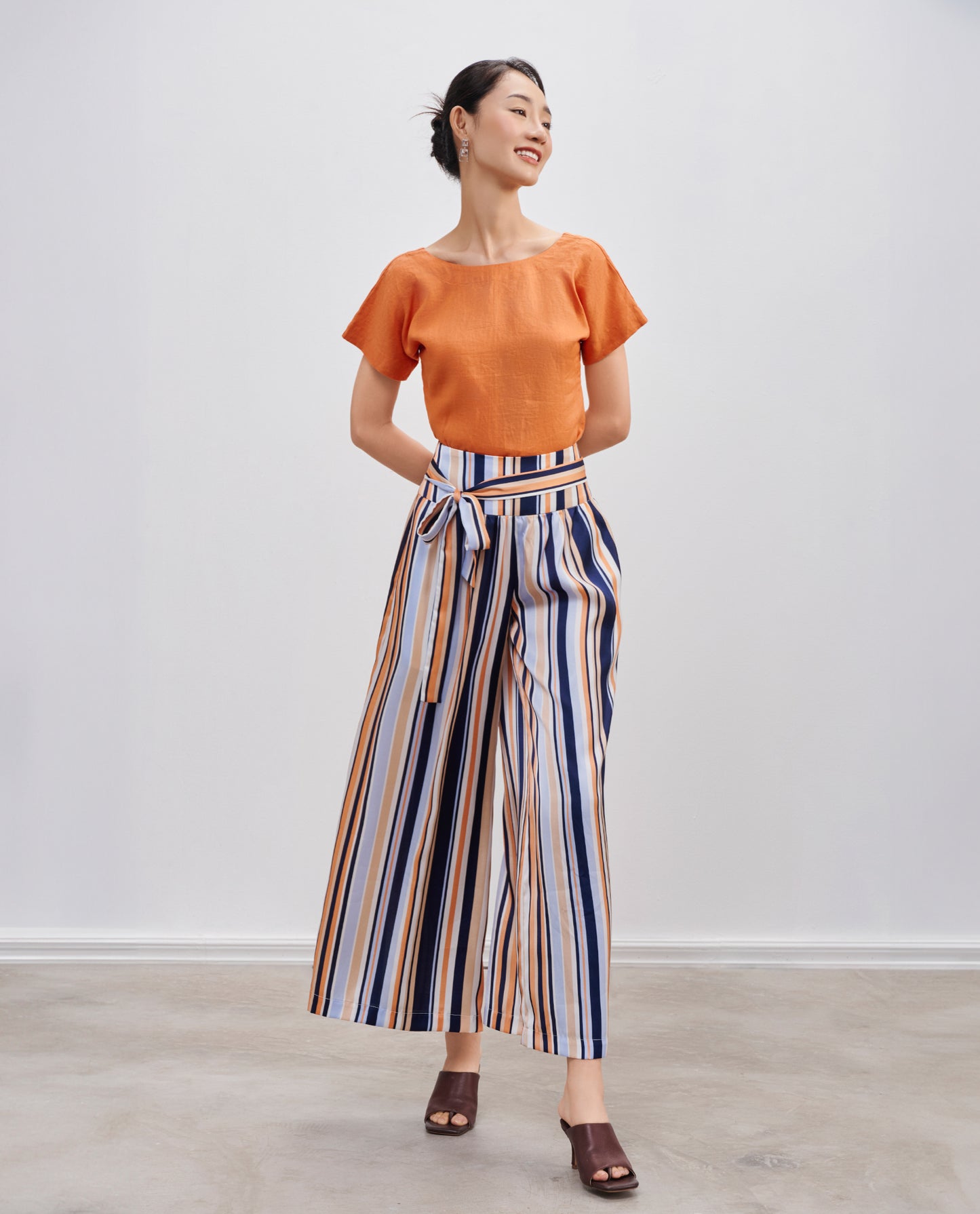 Áo Cổ Tròn Linen Mơ Nghiền TOP210