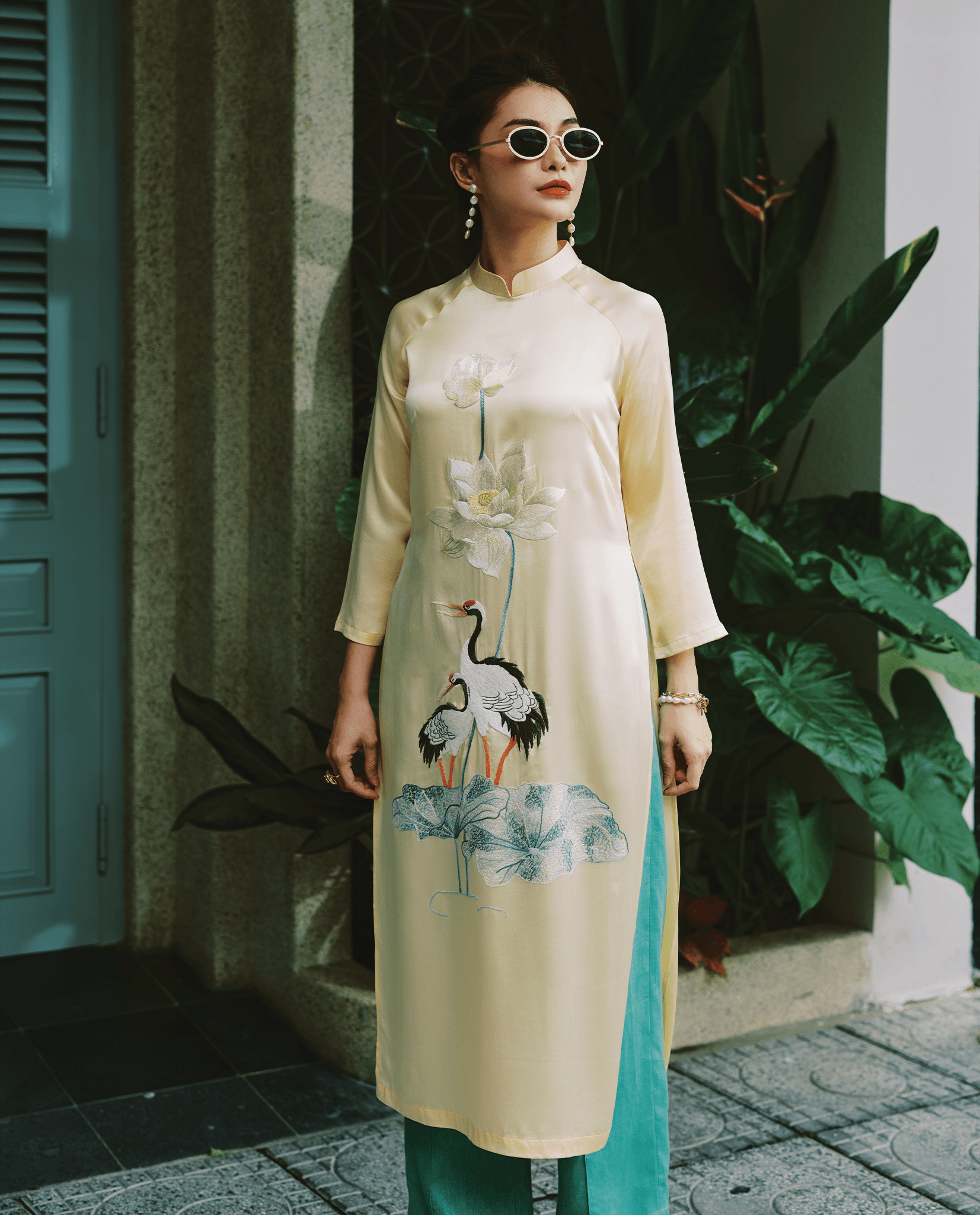 Áo Dài Lụa Thêu Tay Sen ADA008 - Hity