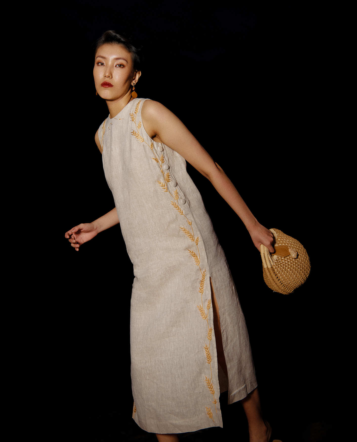 Đầm Linen Thêu Tay Dĩnh DRE223