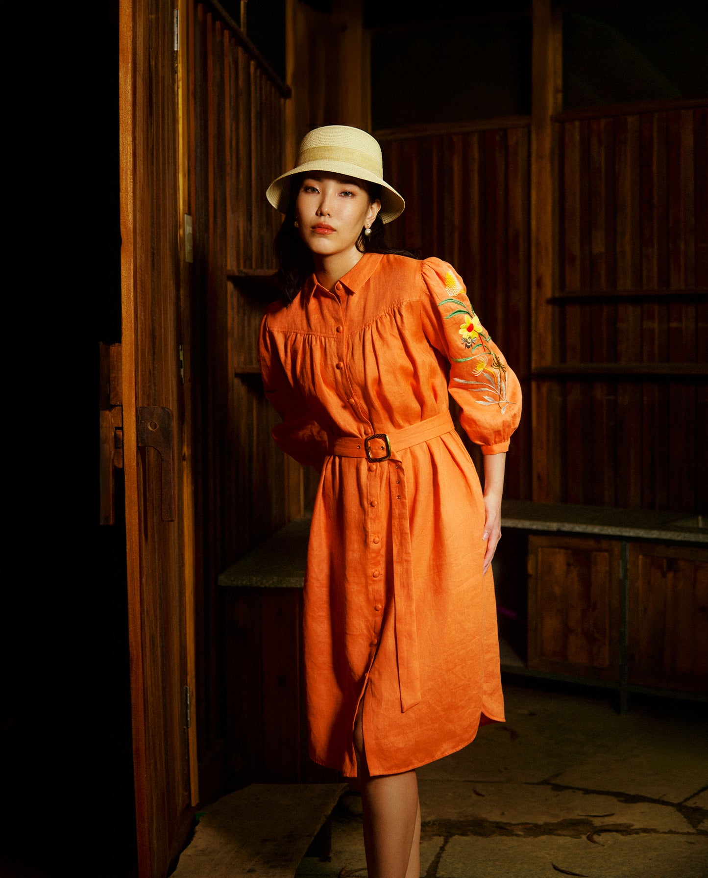 Đầm Sơ Mi Linen Thêu Tay Phong DRE212