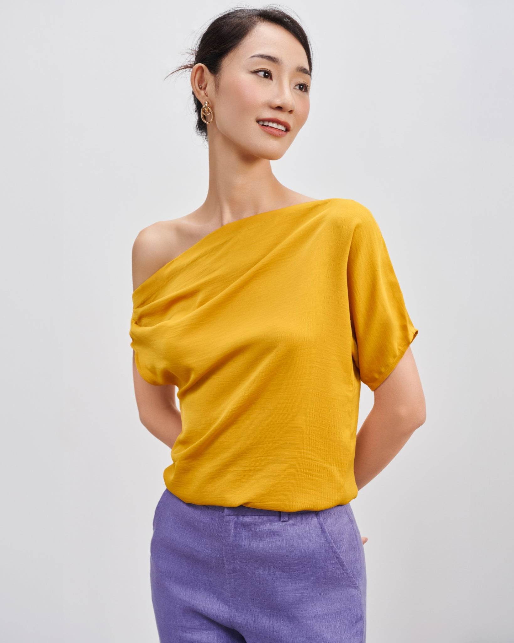 Áo Lệch Vai Hướng Dương - Hity