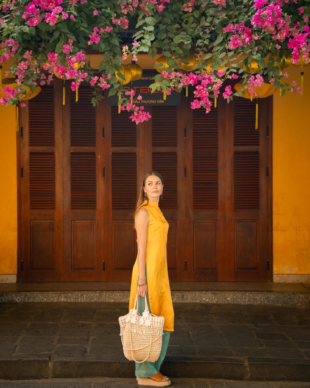 Áo dài cách tân lụa tơ tằm viscose vàng thời trang Hity